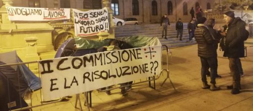 Sesta notte fuori casa per gli ex dipendenti Aou e Ats di Sassari - Fonte: Pietro Serra