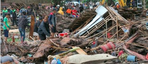 Tsunami devastante in Indonesia dopo l'eruzione del Krakatoa: 168 morti e 745 feriti - Il Mattino