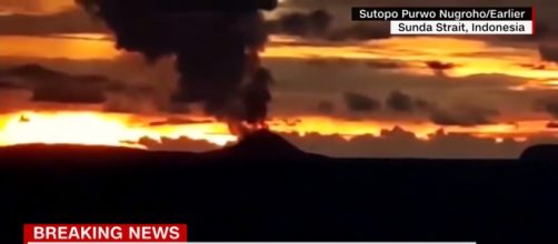 Violento tsunami colpisce l'Indonesia.