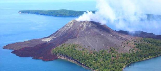 Il vulcano Anak Krakatau ha provocato uno tsunami con 168 vittime Il vulcano Anak Krakatau ha provocato uno tsunami con 168 vittime
