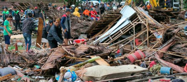 Ondas deixaram um rastro de destruição (Crédito: Dian Triyuli Handoko/ AP Photo) Ondas deixaram um rastro de destruição (Crédito: Dian Triyuli Handoko/ AP Photo)
