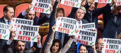 Forza Italia e i cartelli: 'Più povertà per tutti, fatto'