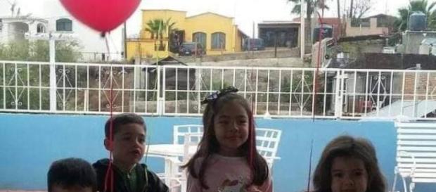 A menina recebeu os presentes que pediu a Papai Noel (Reprodução/Facebook/RAdio Xeni760AM) A menina recebeu os presentes que pediu a Papai Noel (Reprodução/Facebook/RAdio Xeni760AM)