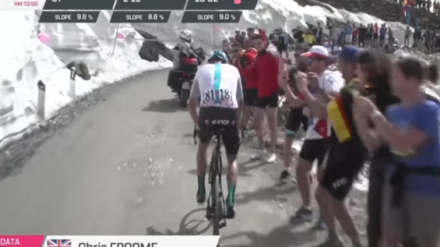 Chris Froome all'attacco al Giro d'Italia.