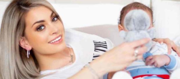 Mélanie Da Cruz dévoile enfin le visage de son bébé Swan, fruit de son amour avec Anthony Martial. Mélanie Da Cruz dévoile enfin le visage de son bébé Swan, fruit de son amour avec Anthony Martial.