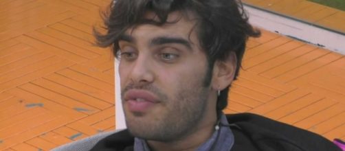 Stefano Sala pizzicato mentre bacia una mora: per i fan sarebbe Dasha.