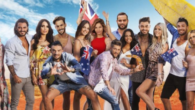 Les candidats de télé-réalité fêtent noël