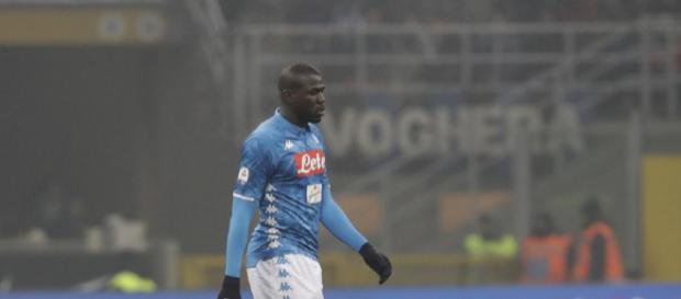 Kalidou Koulibaly (Imagem via Youtube) Kalidou Koulibaly (Imagem via Youtube)