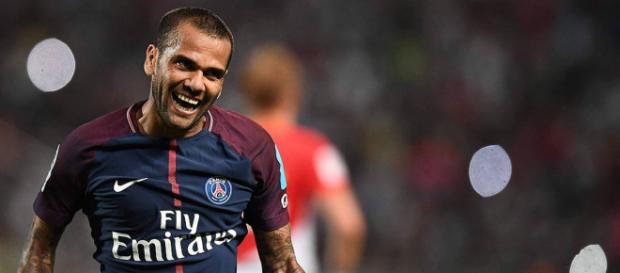 PSG : Dani Alves tenté par un départ en Premier League PSG : Dani Alves tenté par un départ en Premier League