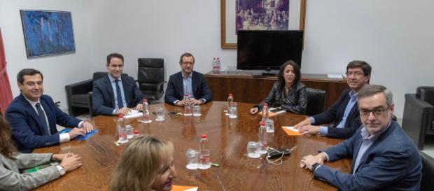 El acuerdo entre PP y Ciudadanos cuenta con el respaldo de VOX El acuerdo entre PP y Ciudadanos cuenta con el respaldo de VOX