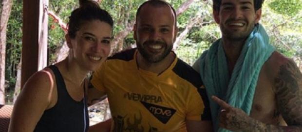 Rebeca Abravanel e Alexandre Pato ao lado do Personal Trainer do jogador em Trancoso/BA. (Reprodução/Instagran) Rebeca Abravanel e Alexandre Pato ao lado do Personal Trainer do jogador em Trancoso/BA. (Reprodução/Instagran)