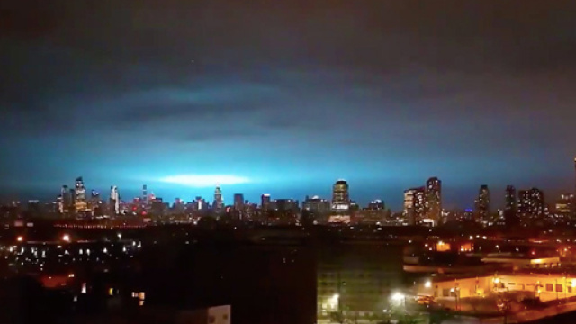 Il cielo blu elettrico sopra New York - immagine Il Post -