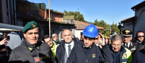 Di Maio in Sicilia con la maglia della Protezione Civile (ph. Il Giornale.it)