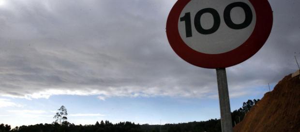 A 90km/h será reducido el límite de velocidad en las carreteras secundarias A 90km/h será reducido el límite de velocidad en las carreteras secundarias