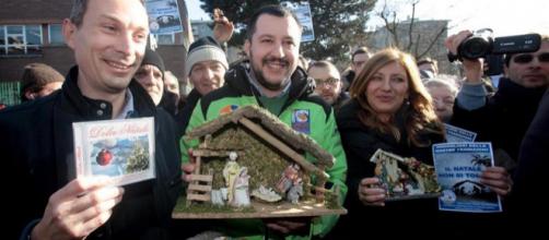 La crociata di Matteo Salvini in difesa del presepe