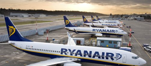 Ryanair, problemi tecnici su un volo per Bari: mezzo dirottato a Colonia