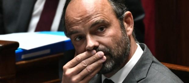 Avec les "gilets jaunes", Édouard Philippe est-il fragilisé ? Avec les "gilets jaunes", Édouard Philippe est-il fragilisé ?