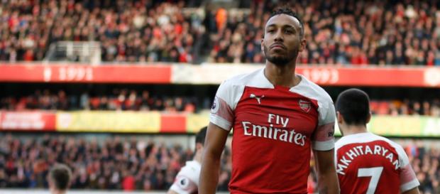Jogador Aubameyang fez o primeiro gol do jogo Jogador Aubameyang fez o primeiro gol do jogo