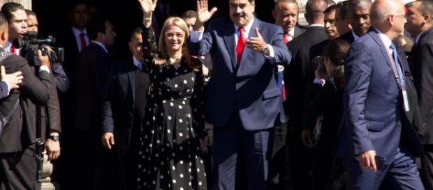 Maduro arribando a Palacio Nacional (via - reporteindigo.com) Maduro arribando a Palacio Nacional (via - reporteindigo.com)