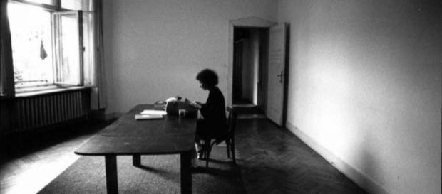 Margaret Atwood escribiendo 'El cuento de la criada' en Berlín occidental, en 1984 Margaret Atwood escribiendo 'El cuento de la criada' en Berlín occidental, en 1984