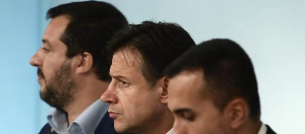 Reddito di cittadinanza e Quota 100 rinviate al Senato Reddito di cittadinanza e Quota 100 rinviate al Senato
