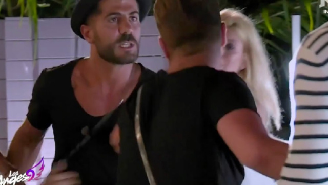 Pourtant très proches dans Les Vacances Des Anges 3, il semblerait bien que les deux hommes se soient disputés à l'extérieur.