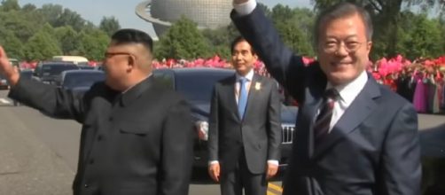Pyongyang residents welcome South Korea's Moon Jae-in. [Image source/Financial Times YouTube video]
