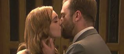 Il Segreto, puntate italiane: Julieta Uriarte va a letto con Fernando Mesia