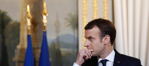 Le Président réfléchit à la nature des voeux à faire aux Français. Le Président réfléchit à la nature des voeux à faire aux Français.