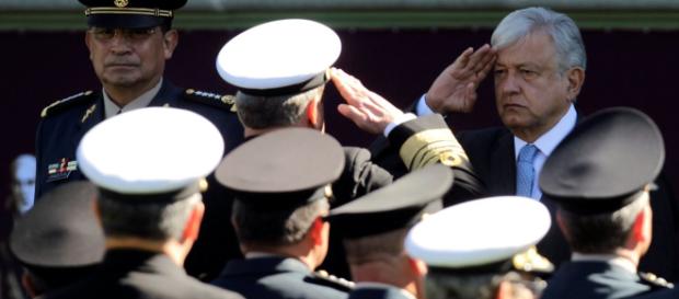 El presidente Andrés Manuel López Obrador recibió honores militares. El presidente Andrés Manuel López Obrador recibió honores militares.