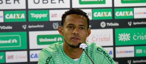Ernandes, lateral-esquerdo do Goiás, pode causar nova confusão no futebol brasileiro (Foto: Rosiron Rodrigues) Ernandes, lateral-esquerdo do Goiás, pode causar nova confusão no futebol brasileiro (Foto: Rosiron Rodrigues)