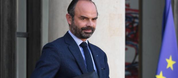 Gilets jaunes : Édouard Philippe annonce le gel des taxes sur les carburants Gilets jaunes : Édouard Philippe annonce le gel des taxes sur les carburants