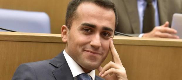 Luigi Di Maio scioglie l'impresa del padre Antonio. Luigi Di Maio scioglie l'impresa del padre Antonio.