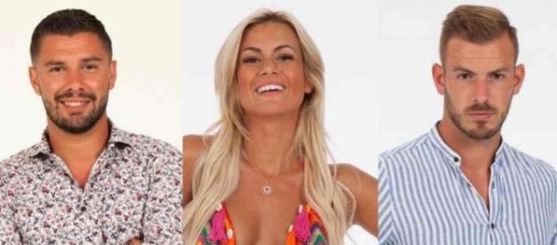 Sur le tournage des Marseillais en Asie, Carla jouerait encore une fois sur les deux tableaux en se rapprochant de Kevin, puis de Julien Bert. Sur le tournage des Marseillais en Asie, Carla jouerait encore une fois sur les deux tableaux en se rapprochant de Kevin, puis de Julien Bert.