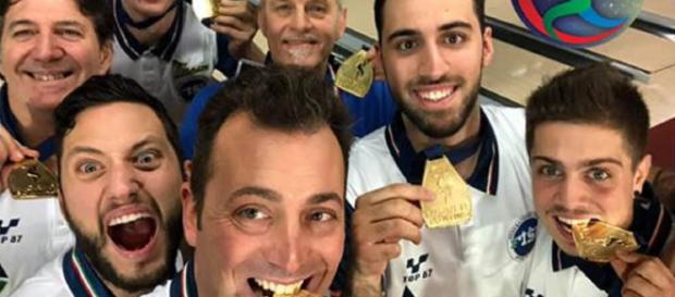 Italia campione del mondo di bowling, l'incontenibile gioia degli azzurri Italia campione del mondo di bowling, l'incontenibile gioia degli azzurri