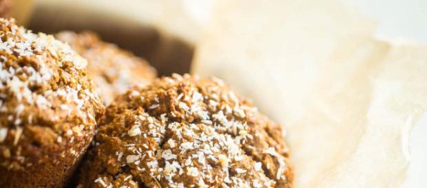 Muffin vegani al chai con yogurt di soia, zucchero di cocco e farina di mandorla Muffin vegani al chai con yogurt di soia, zucchero di cocco e farina di mandorla