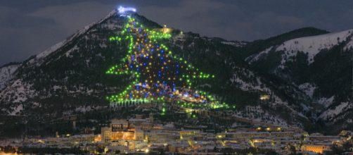 Accensione dell'albero di Natale a Gubbio 2018: venerdì 7 dicembre - borgosantangelo.it