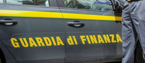 Brindisi, arrestati due noti imprenditori di un noto mobilificio per estorsione ai dipendenti
