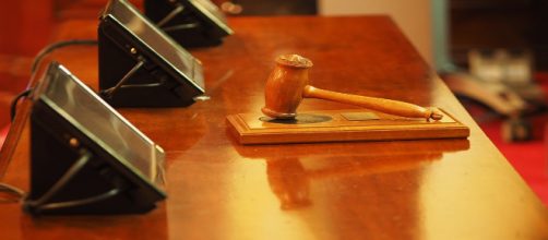 l giudice è accusato di aver avuto rapporti sessuali con più avvocatesse