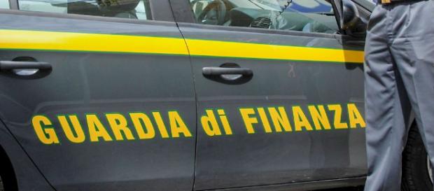 Brindisi, arrestati due noti imprenditori di un noto mobilificio per estorsione ai dipendenti Brindisi, arrestati due noti imprenditori di un noto mobilificio per estorsione ai dipendenti