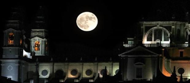 Catedral de la Almudena de noche. Catedral de la Almudena de noche.