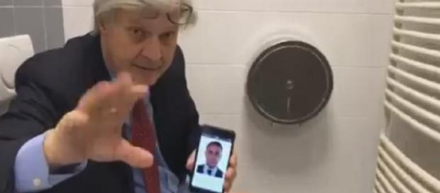 Vittorio Sgarbi in pensione senza aver lavorato Vittorio Sgarbi in pensione senza aver lavorato