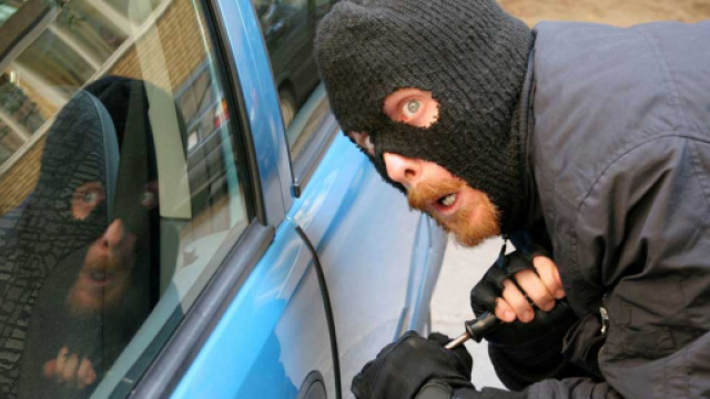 Roma, anziana riesce a sventare da sola furto su di un'auto | motori.virgilio.it