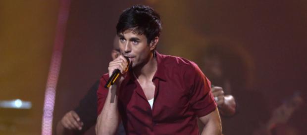 Enrique Iglesias en una encrucijada moral: dinero o derechos humanos Enrique Iglesias en una encrucijada moral: dinero o derechos humanos