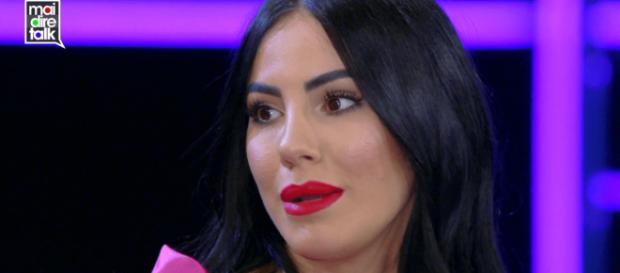 Giulia De Lellis starebbe per scrivere un libro: la notizia di Spy fa sorridere il web Giulia De Lellis starebbe per scrivere un libro: la notizia di Spy fa sorridere il web