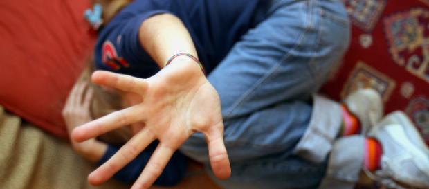 Macerata, i genitori non sono in casa: lui abusa di bimba di 11 anni. Macerata, i genitori non sono in casa: lui abusa di bimba di 11 anni.
