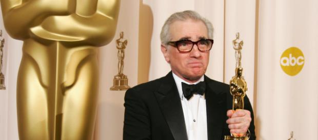 Martin Scorsese exibindo statueta do Oscar (Fonte: cheatsheet.com) Martin Scorsese exibindo statueta do Oscar (Fonte: cheatsheet.com)