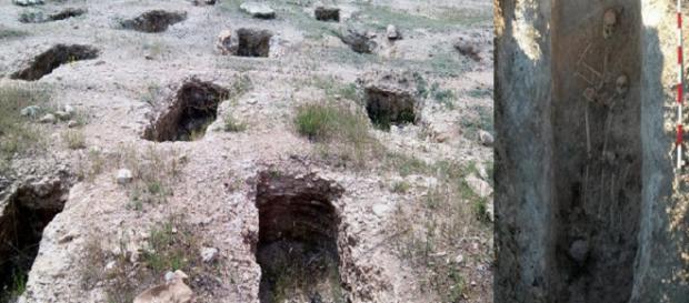 Necrópolis visigoda de Vicálvaro antes de su destrucción (Fotografía de Enrique Hernández). Necrópolis visigoda de Vicálvaro antes de su destrucción (Fotografía de Enrique Hernández).