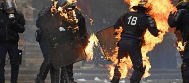 Parigi, Sabato 8 dicembre sarà un giorno fatale Parigi, Sabato 8 dicembre sarà un giorno fatale