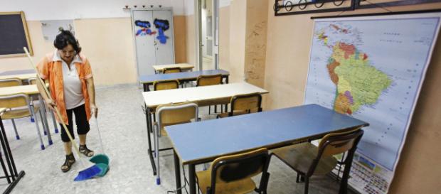 Dal 2020, nelle scuole, pulizie affidate al solo personale Ata pubblico. Dal 2020, nelle scuole, pulizie affidate al solo personale Ata pubblico.